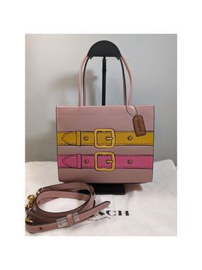 NWOT Coach Cashin Carry 22 With Trompe L'oeil Print Brass/Light Blush Multi